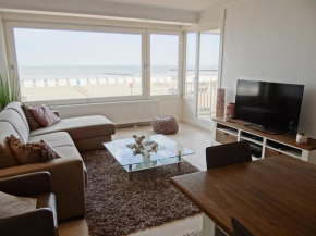 Horizon 0501 located on the sea wall